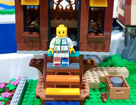 Design Your Own Mini Figure – Exclusive at Al Forsan & Al Qana